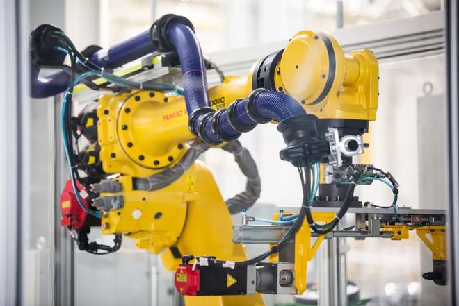 發(fā)動(dòng)機(jī)技術(shù)革新與市場(chǎng)動(dòng)態(tài) 新一代蒙迪歐上市與榮威GS61、特斯拉Roadster新進(jìn)展